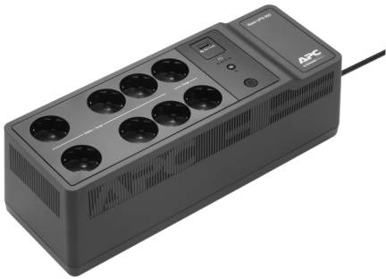 Une multiprise noire avec huit emplacements et un port USB, de la marque 'APC', affiche une protection contre les surtensions.
