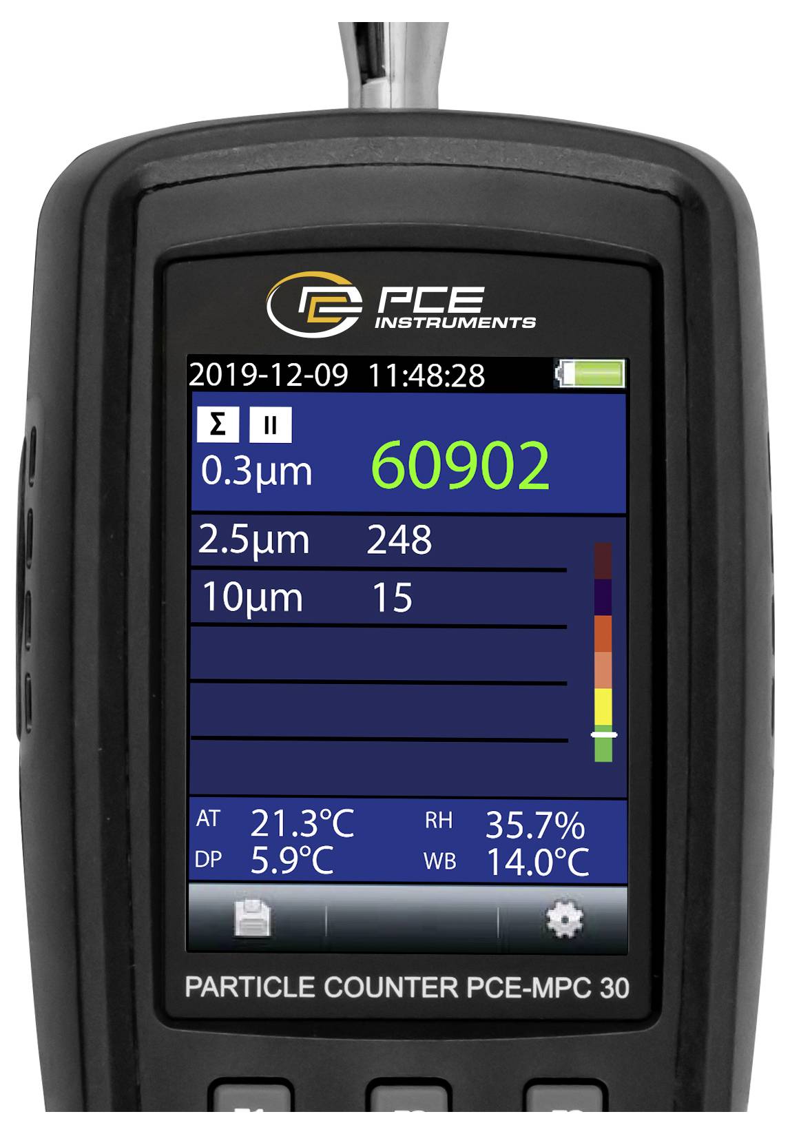 Affichage du compteur de particules PCE portable montrant les comptages de particules en suspension : 0,3µm 60902, 2,5µm 248, 10µm 15, plus température 21,3°C et humidité 35,7%.