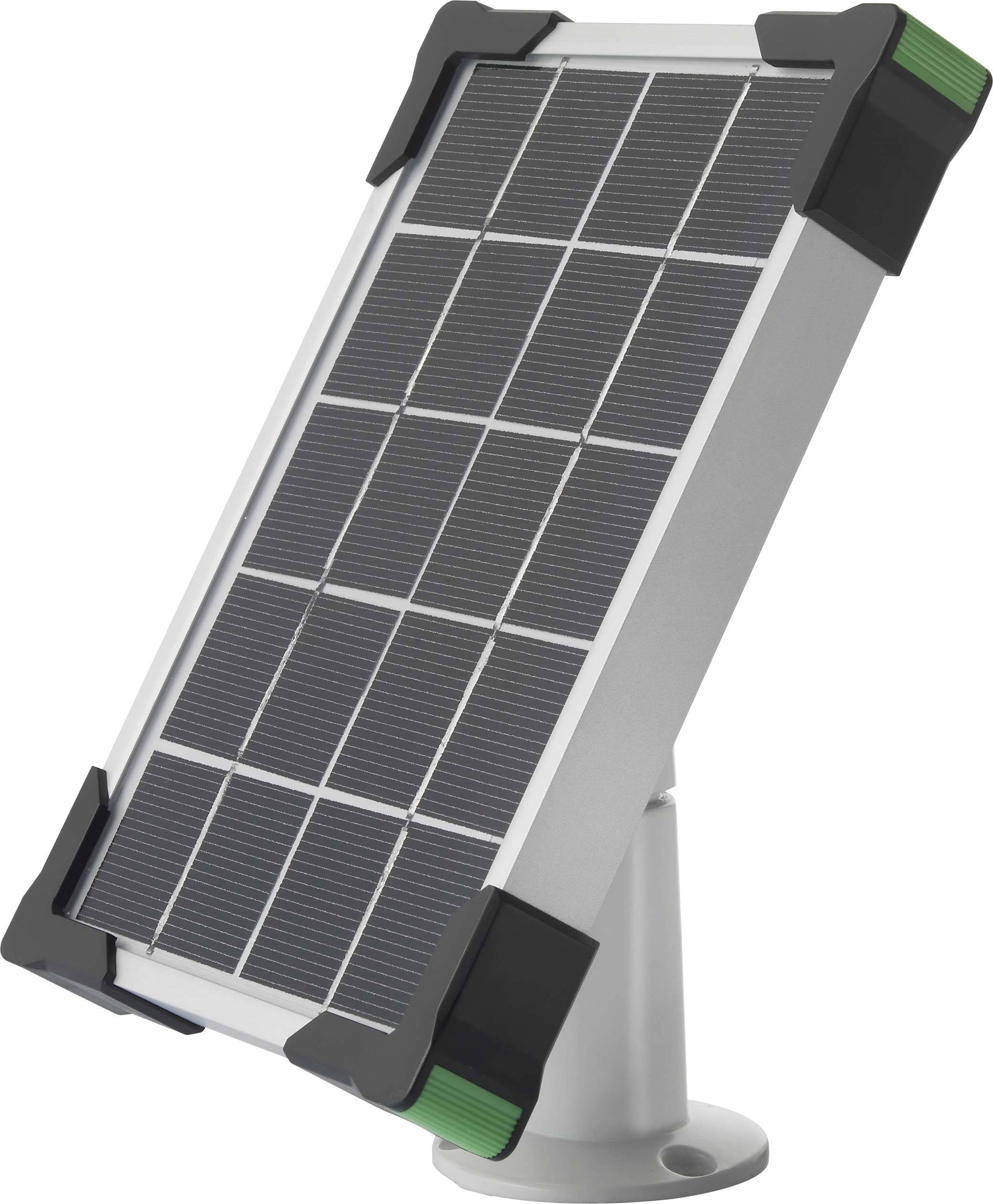 Un panneau solaire monté en biais est posé sur un socle blanc. Il a une forme rectangulaire et est encadré par un cadre noir.