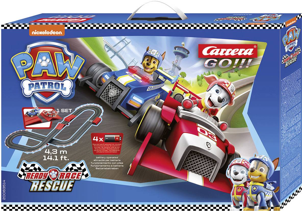Emballage de jouet : Circuit de course Carrera GO!!! avec design 'Pat'Patrouille'. Contient des véhicules et des parties de circuit. Deux chiens sont représentés dans une voiture de course.