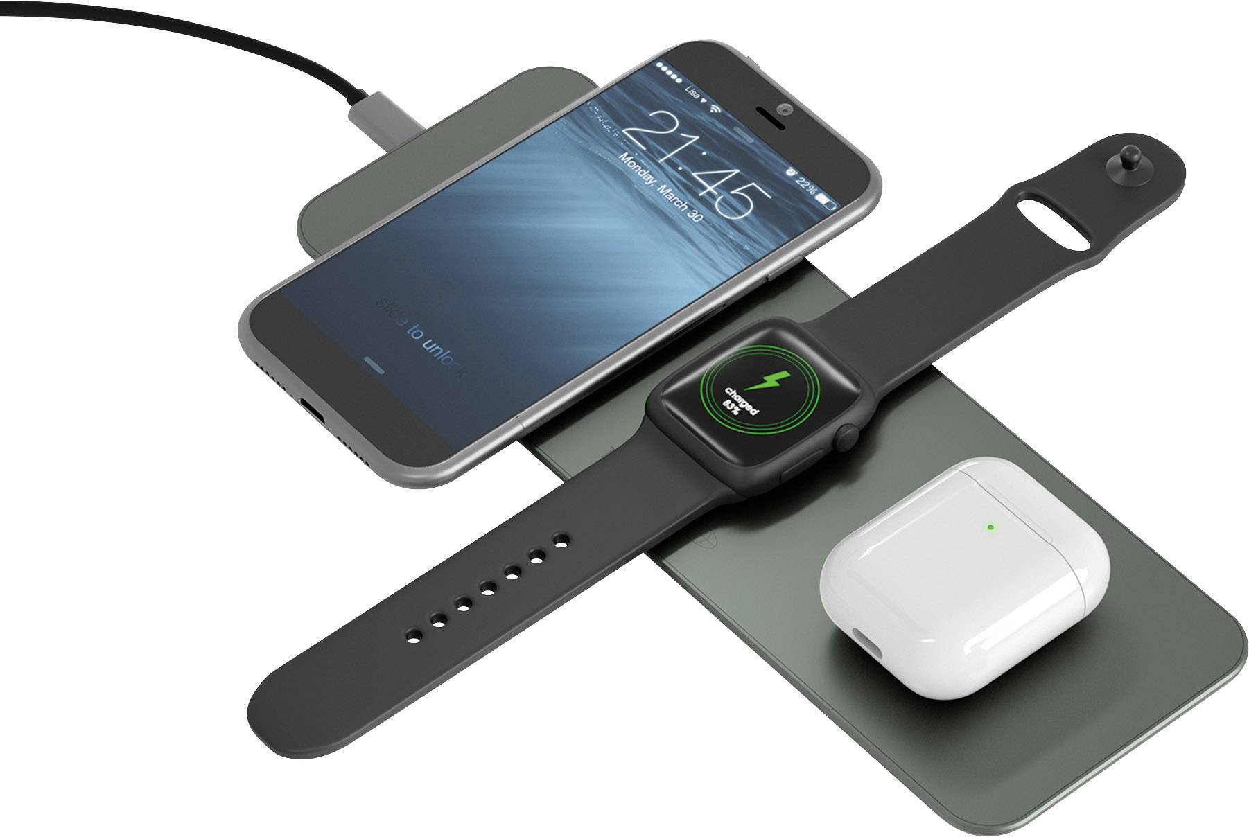 Un smartphone, une smartwatch et des écouteurs sans fil sont chargés simultanément sur un tapis de charge sans fil.