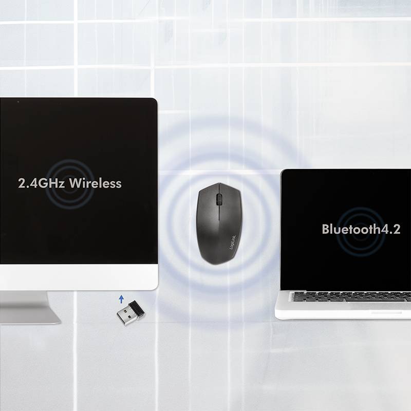 L'image montre une souris sans fil entre un PC avec 