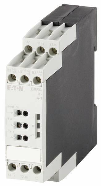 Un module de relais électrique avec des bornes à vis, adapté aux systèmes de commande industriels.