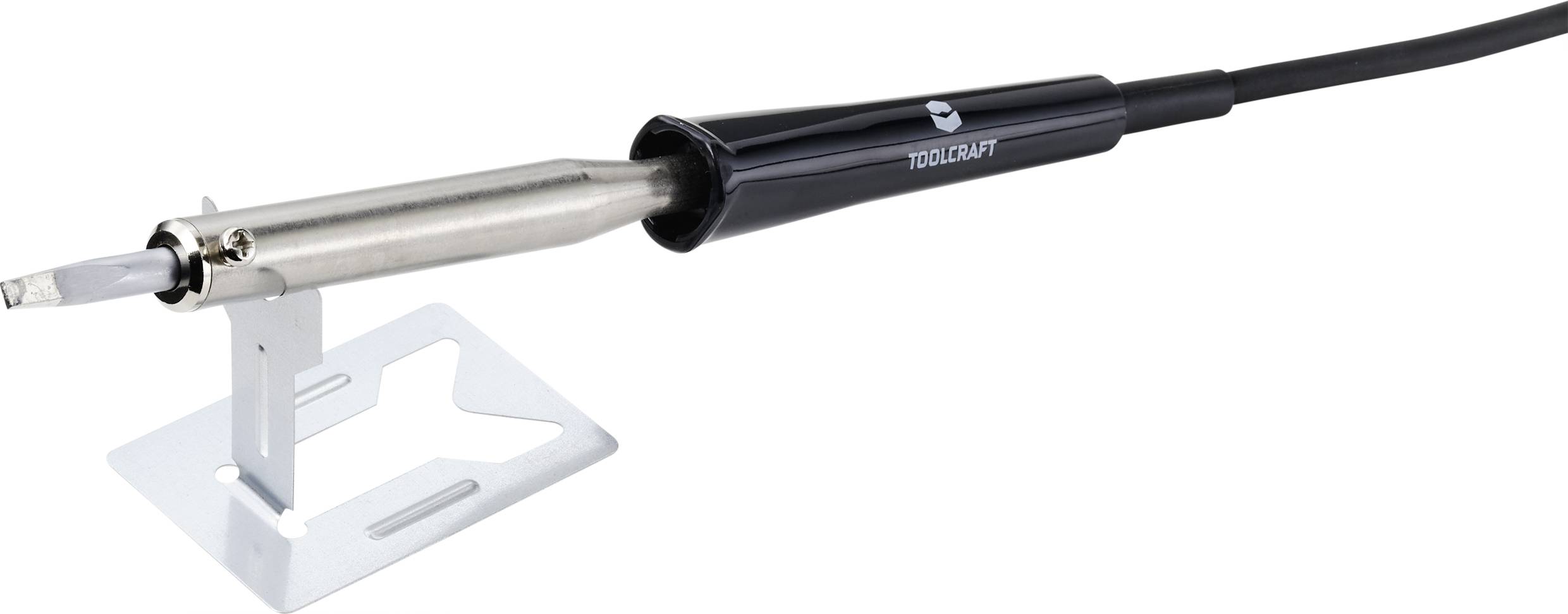 Un fer à souder avec un boîtier métallique et une poignée noire, reposant sur un support. Utilisé pour souder dans les travaux électroniques.