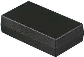 Boîte en plastique noir rectangulaire aux coins arrondis, posée sur une surface blanche.