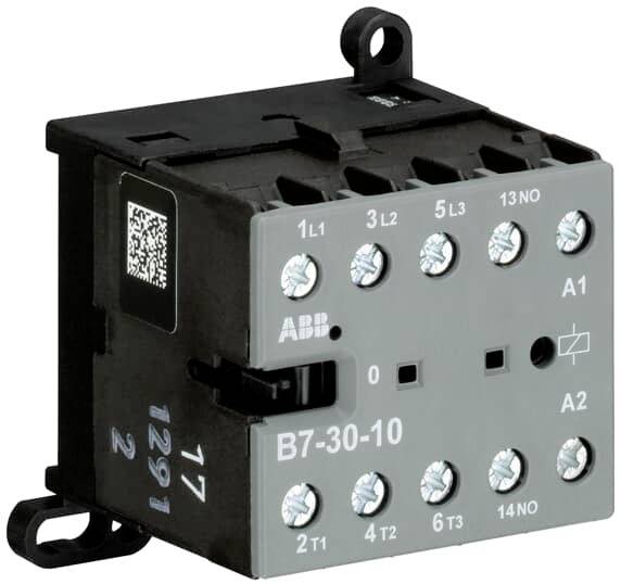 Contacteur ABB B7-30-10 de couleur grise avec plusieurs bornes à vis, code QR et étiquettes. Adapté pour les applications de commande.