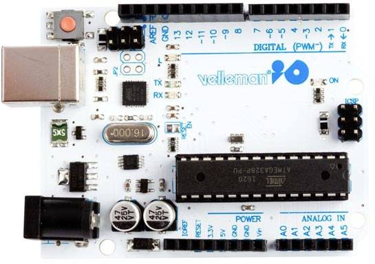 'Velleman VMA100 Arduino Uno Carte microcontrôleur avec connexions de broches numériques et analogiques ; ports USB et d'alimentation.'