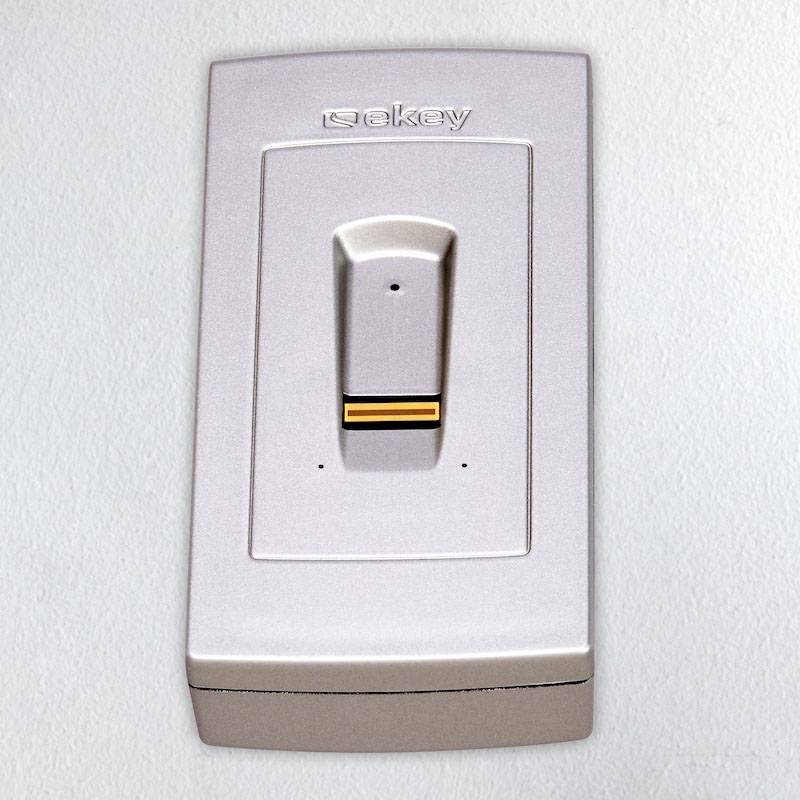 EKEY 101667 Système d'accès par badge RFID/ biométrique montage apparent (en saillie), mural IP44