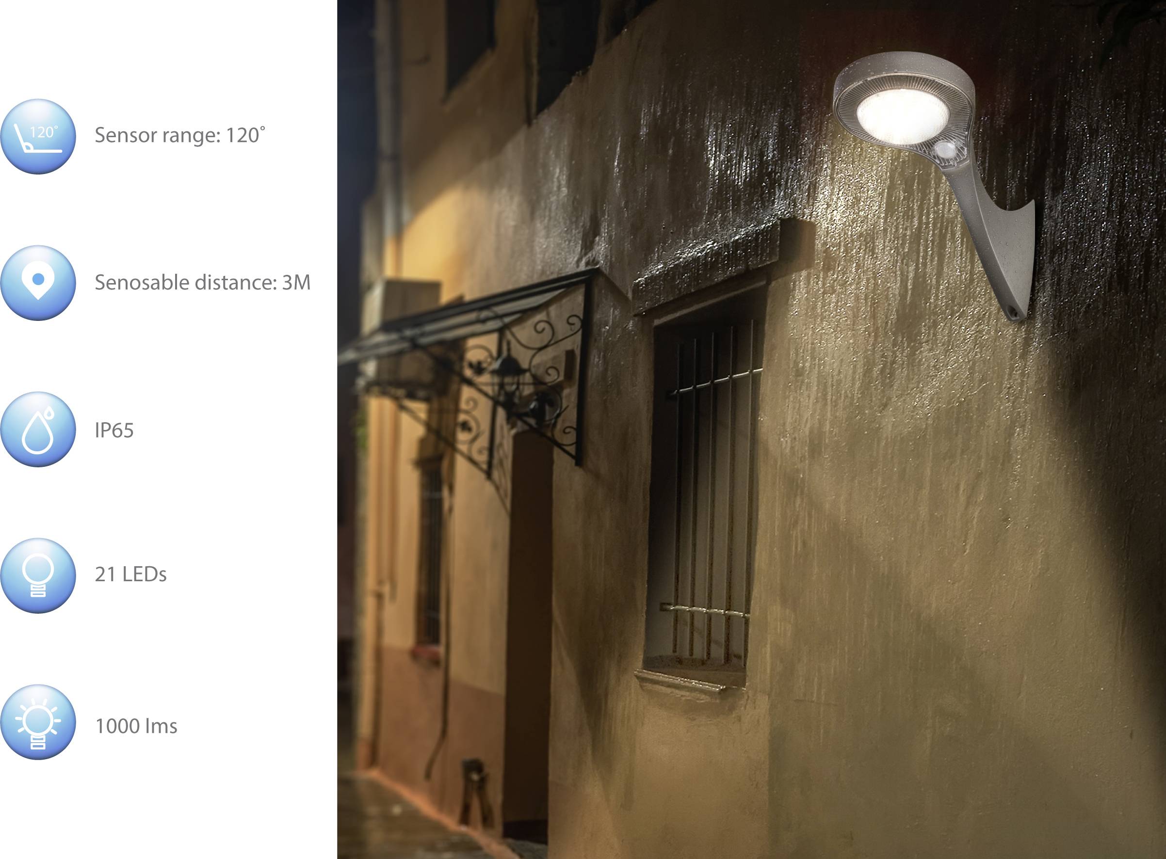 Espace extérieur la nuit avec applique murale éclairée et détecteur de mouvement. Détails techniques à gauche : portée du capteur 120°, distance 3m, IP65, 21 LED, 1000 lumens.