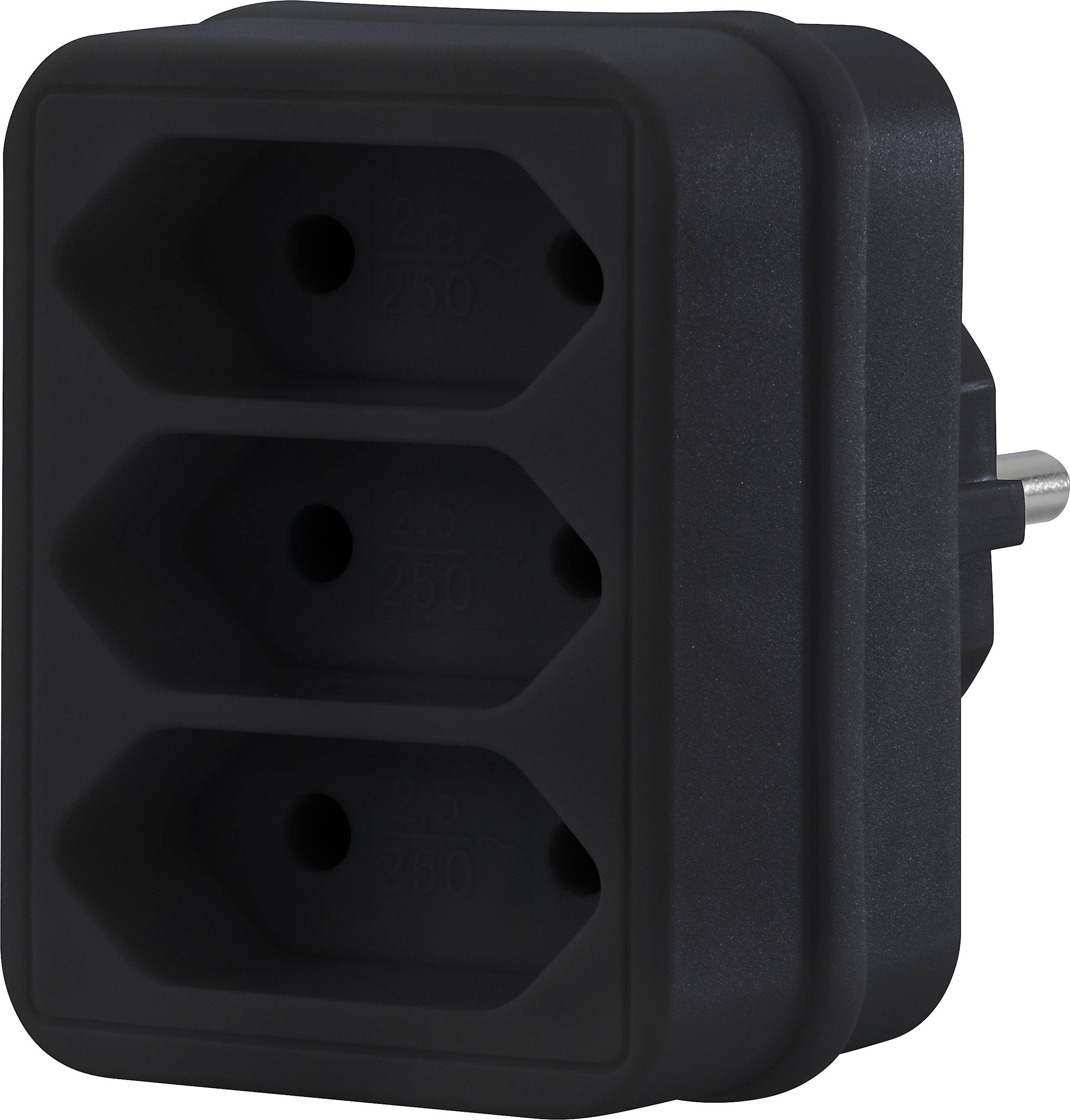 Un adaptateur électrique noir avec trois prises, qui peut être branché à une prise murale.