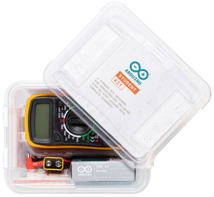 Kit Arduino pour étudiants avec multimètre, carte Arduino Uno et accessoires dans un boîtier en plastique transparent.