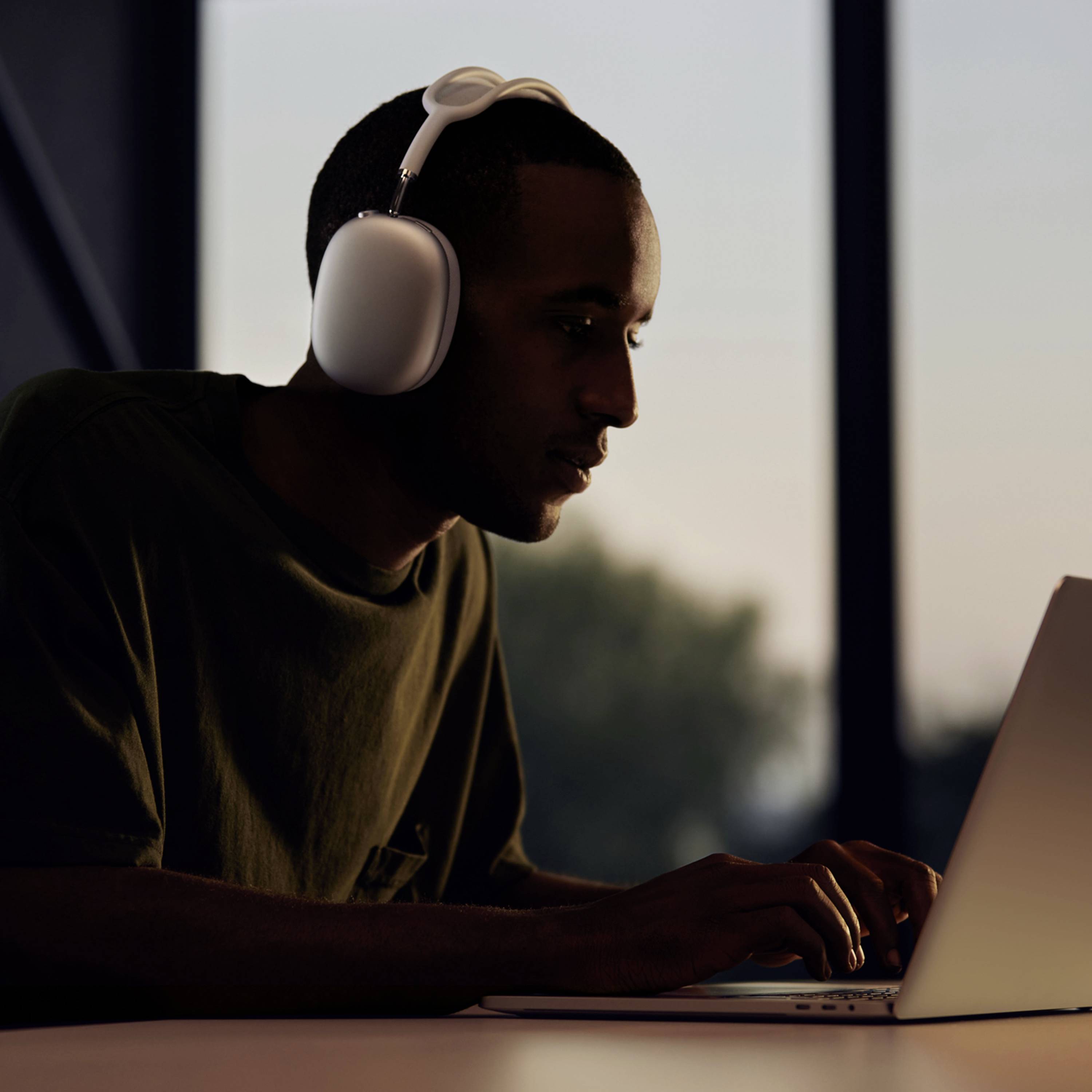 Apple AirPods Max rose micro-casque