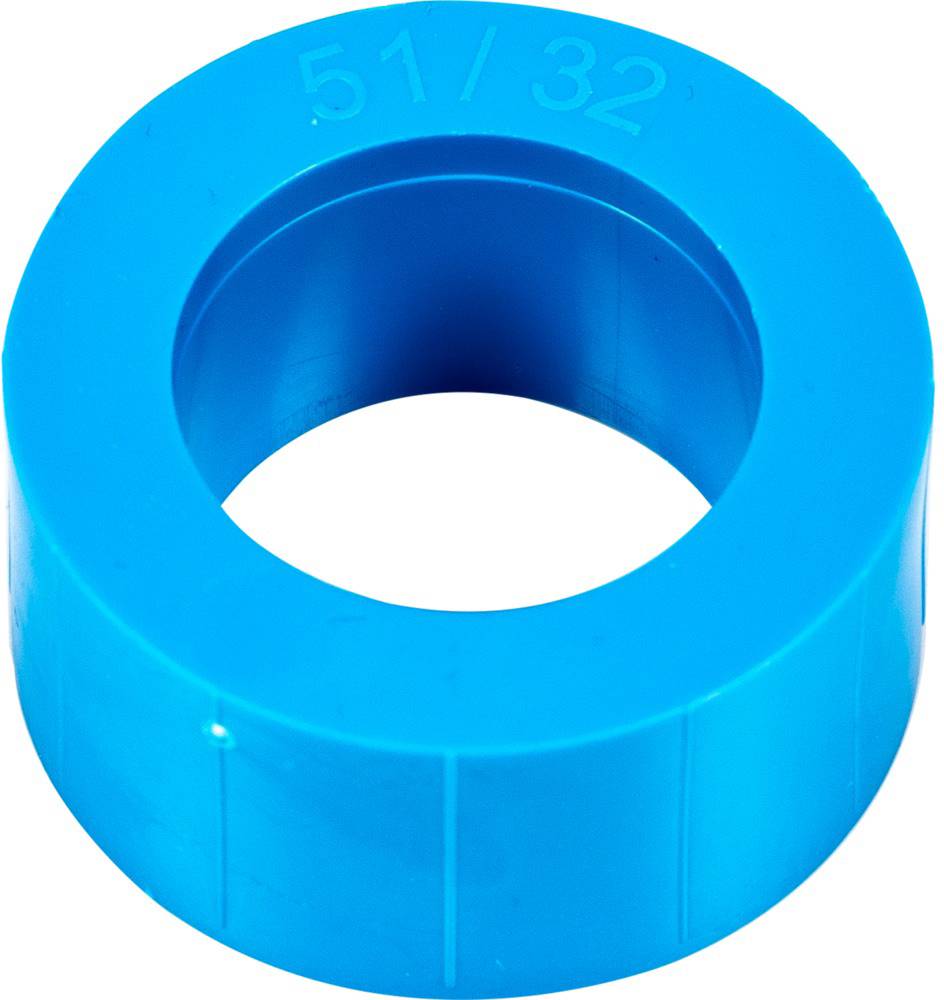 Anneau en plastique bleu portant l'inscription '51/32' sur sa surface supérieure.