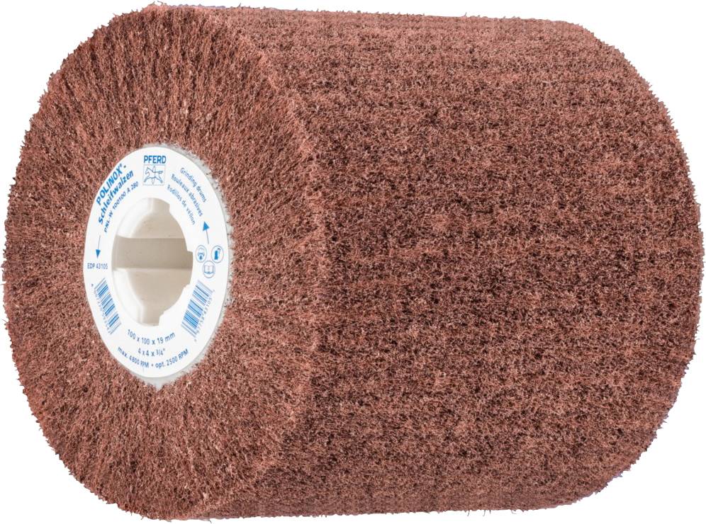 Un disque abrasif brun-rouge avec un trou central blanc et des marquages bleus, adapté pour le traitement de surfaces.
