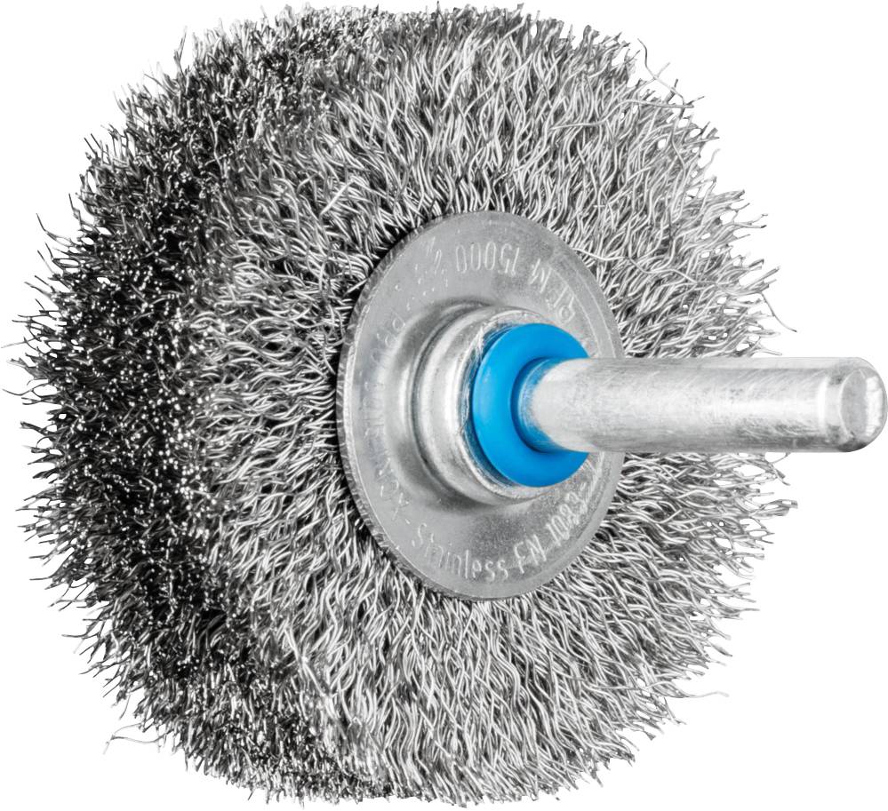 Accessoire de brosse métallique avec poils en métal, adapté aux perceuses pour éliminer la rouille ou la peinture sur les surfaces.