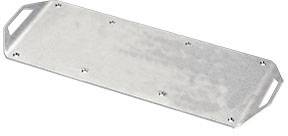 Une pièce métallique rectangulaire et plate, munie de poignées à chaque extrémité et présentant plusieurs trous de vis le long des bords.