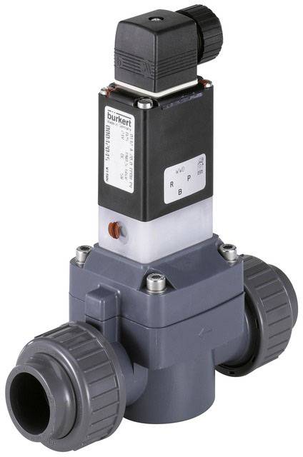 Vanne industrielle avec des composants en plastique gris et noir, étiquette avec spécifications techniques apposée en haut.