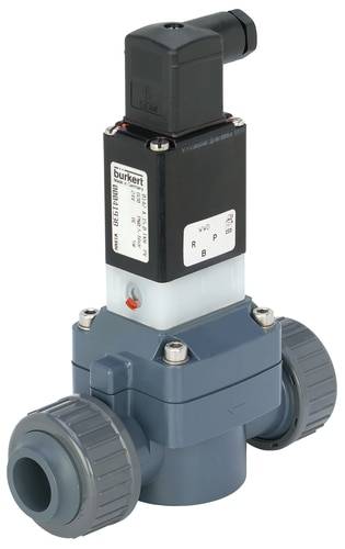 Une vanne en plastique avec connexion électrique, adaptée aux commandes de liquides industriels, de la marque Bürkert.