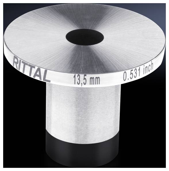 Outil de coupe de métal de Rittal portant l'inscription '13,5 mm' et '0,531 inch', surface argentée, base noire.