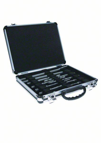 Une valise argentée ouverte avec un doublure intérieure noire, montrant divers outils dans des compartiments moulés, adaptée aux travaux de précision.