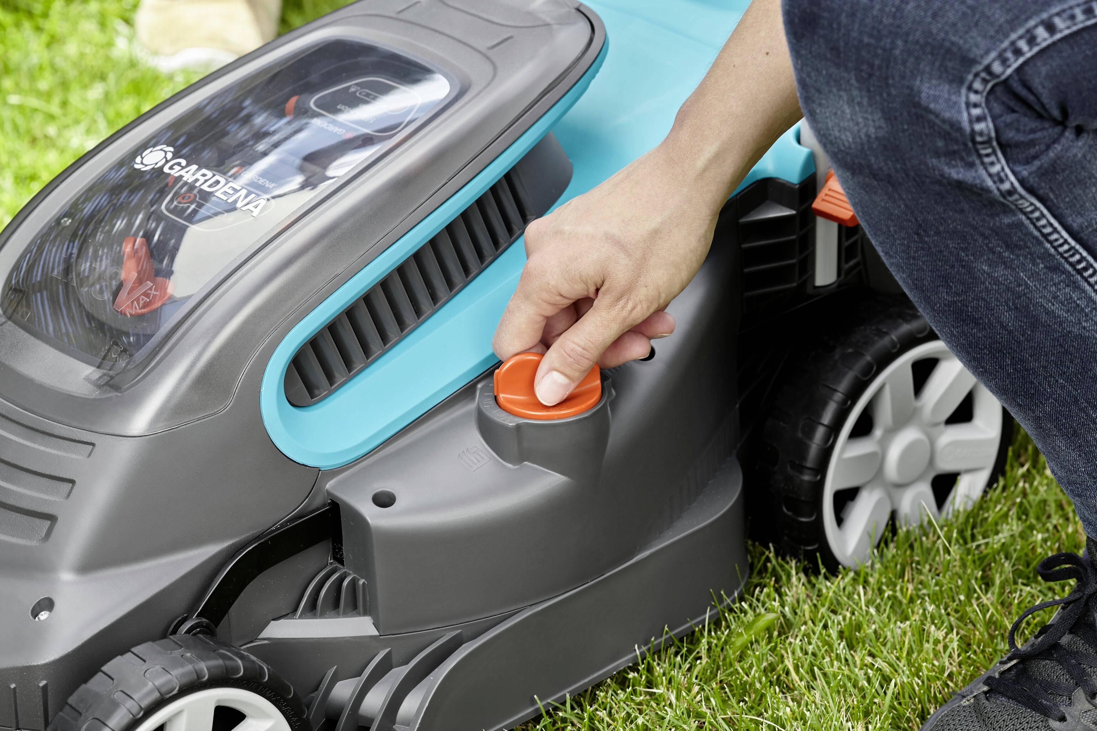 GARDENA PowerMax 32/36V P4A Ready-To-Use-Set sans fil Tondeuse à gazon avec 2ème batterie, avec chargeur, avec peigne à gazon