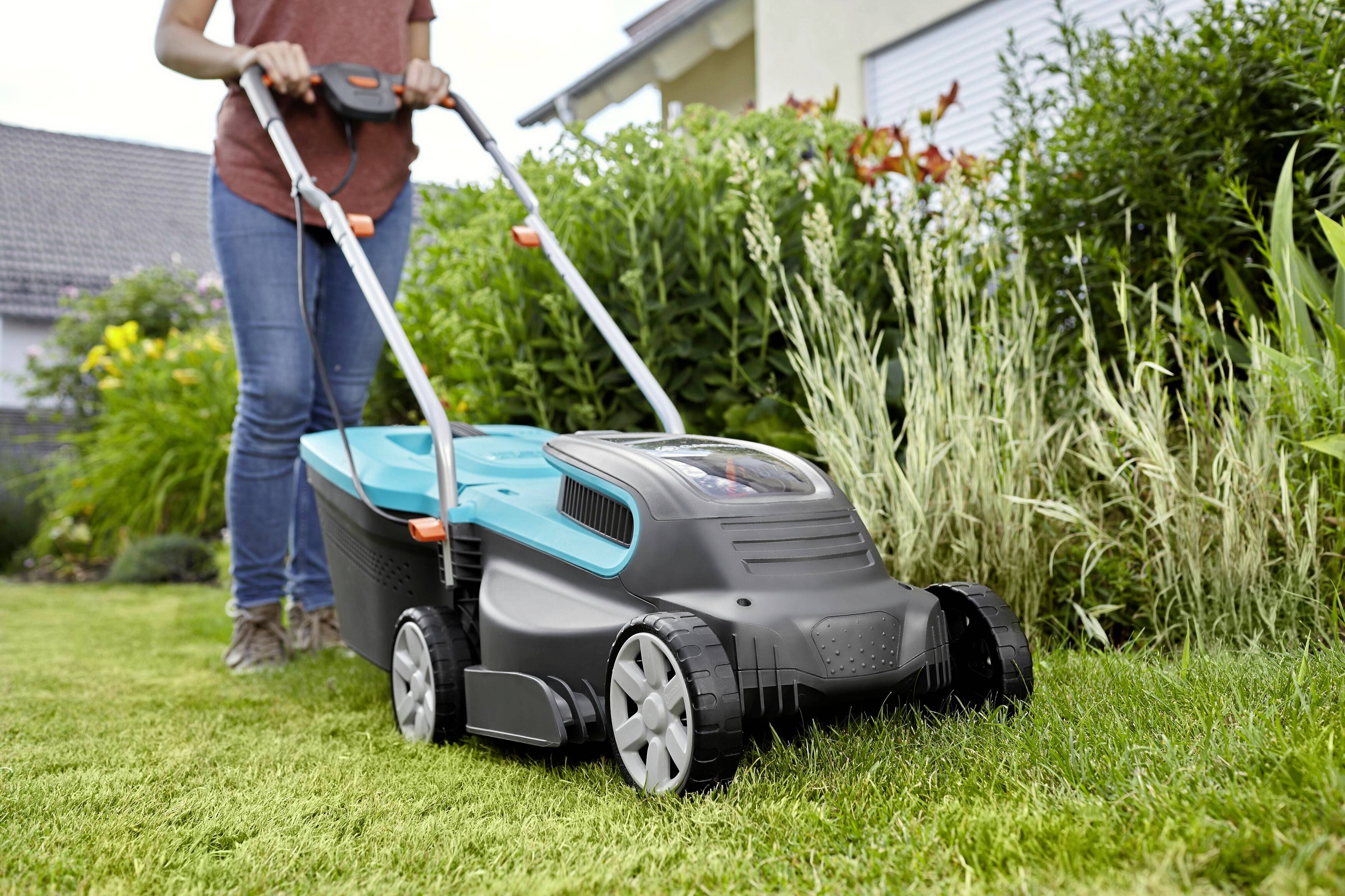 GARDENA PowerMax 32/36V P4A Ready-To-Use-Set sans fil Tondeuse à gazon avec 2ème batterie, avec chargeur, avec peigne à gazon