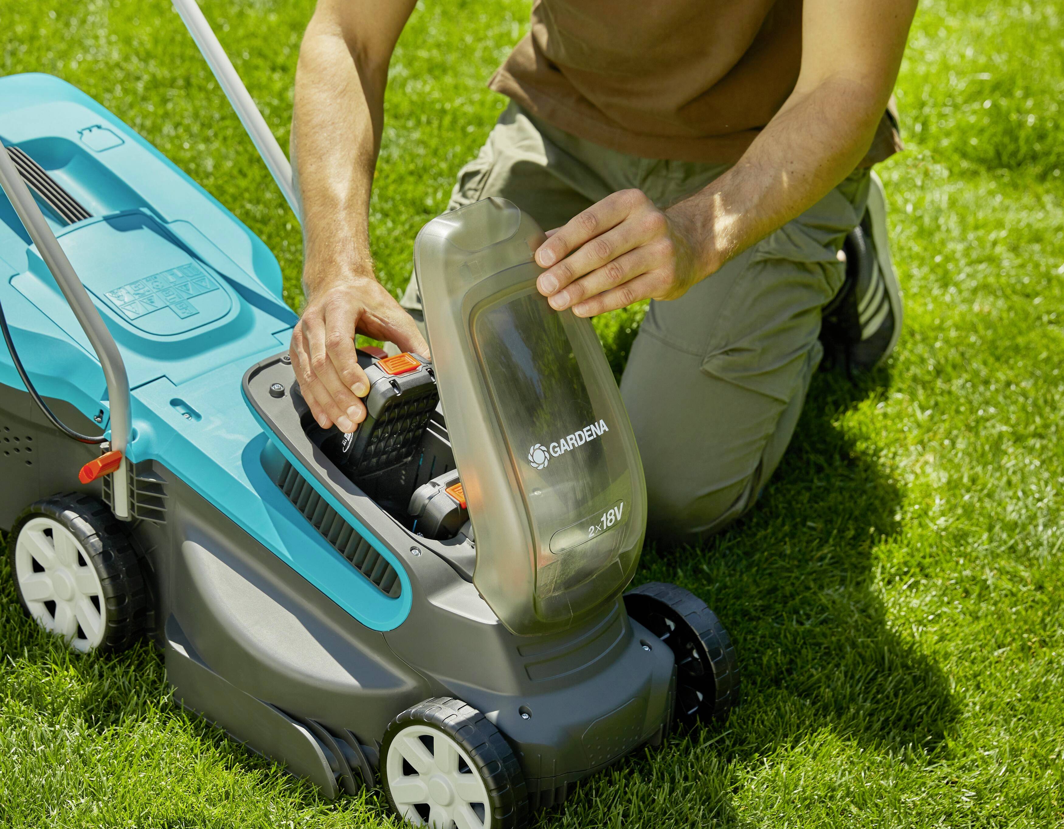 GARDENA PowerMax 32/36V P4A Ready-To-Use-Set sans fil Tondeuse à gazon avec 2ème batterie, avec chargeur, avec peigne à gazon