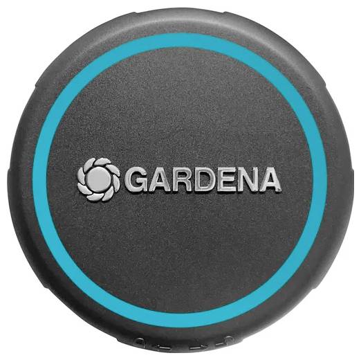 Un appareil rond noir avec un bord bleu clair et un logo argenté au centre portant l'inscription « GARDENA ».
