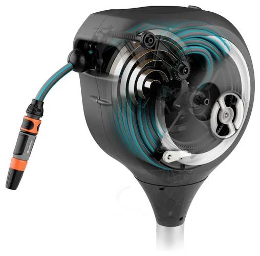 Un enrouleur de tuyau automatique avec des tuyaux multicolores et un raccord noir. Adapté aux systèmes de jardin.