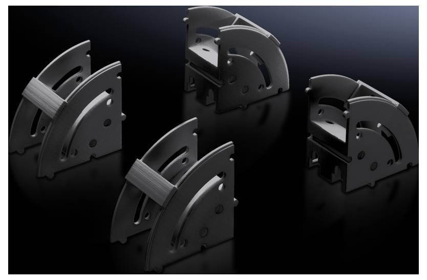 Quatre pièces métalliques gris foncé avec des plaques incurvées perforées et des bases rectangulaires, disposées symétriquement sur une surface noire.