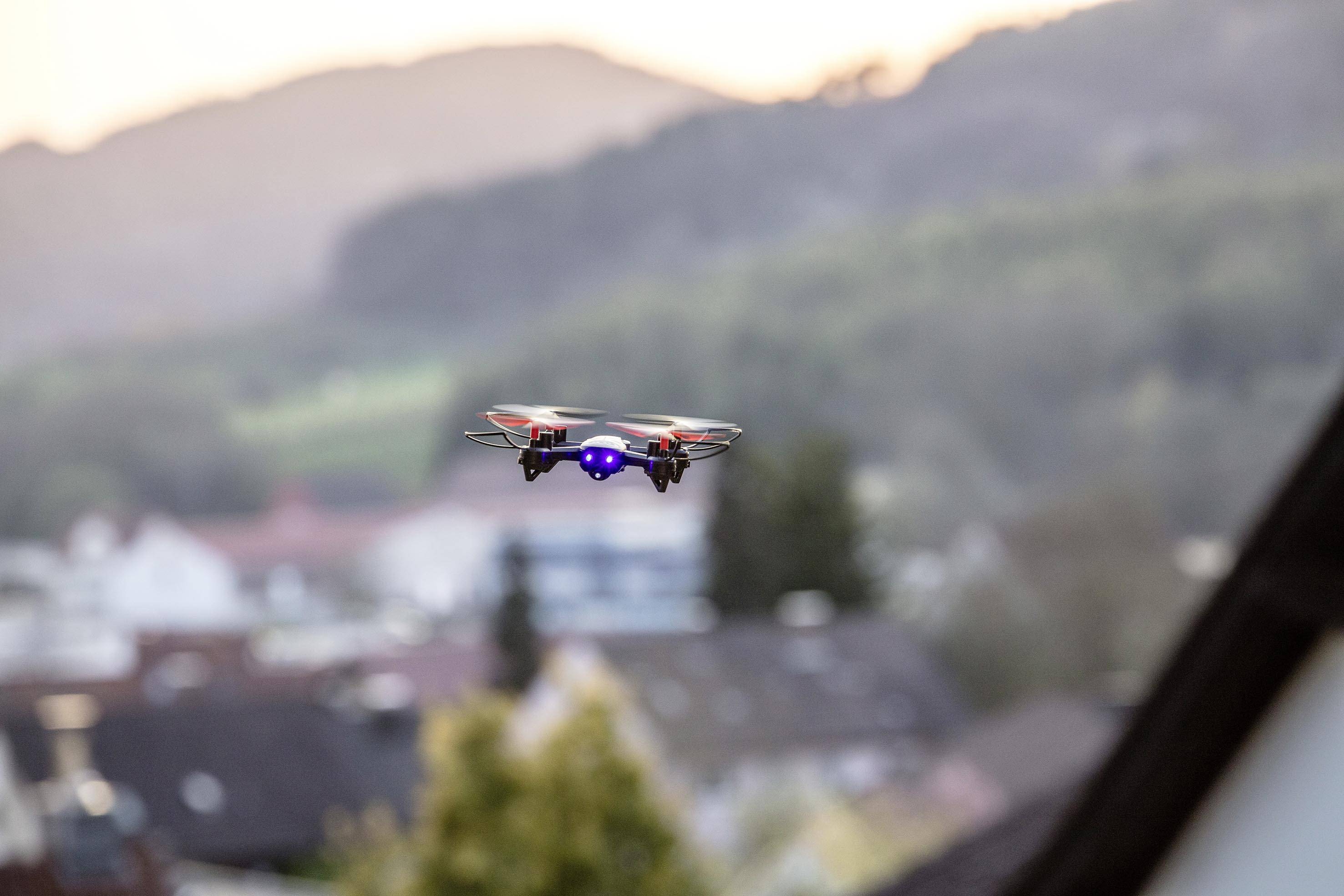 Carson Modellsport X4 Quadcopter Angry Bug 2.0 Drone quadricoptère prêt à voler (RtF) débutant