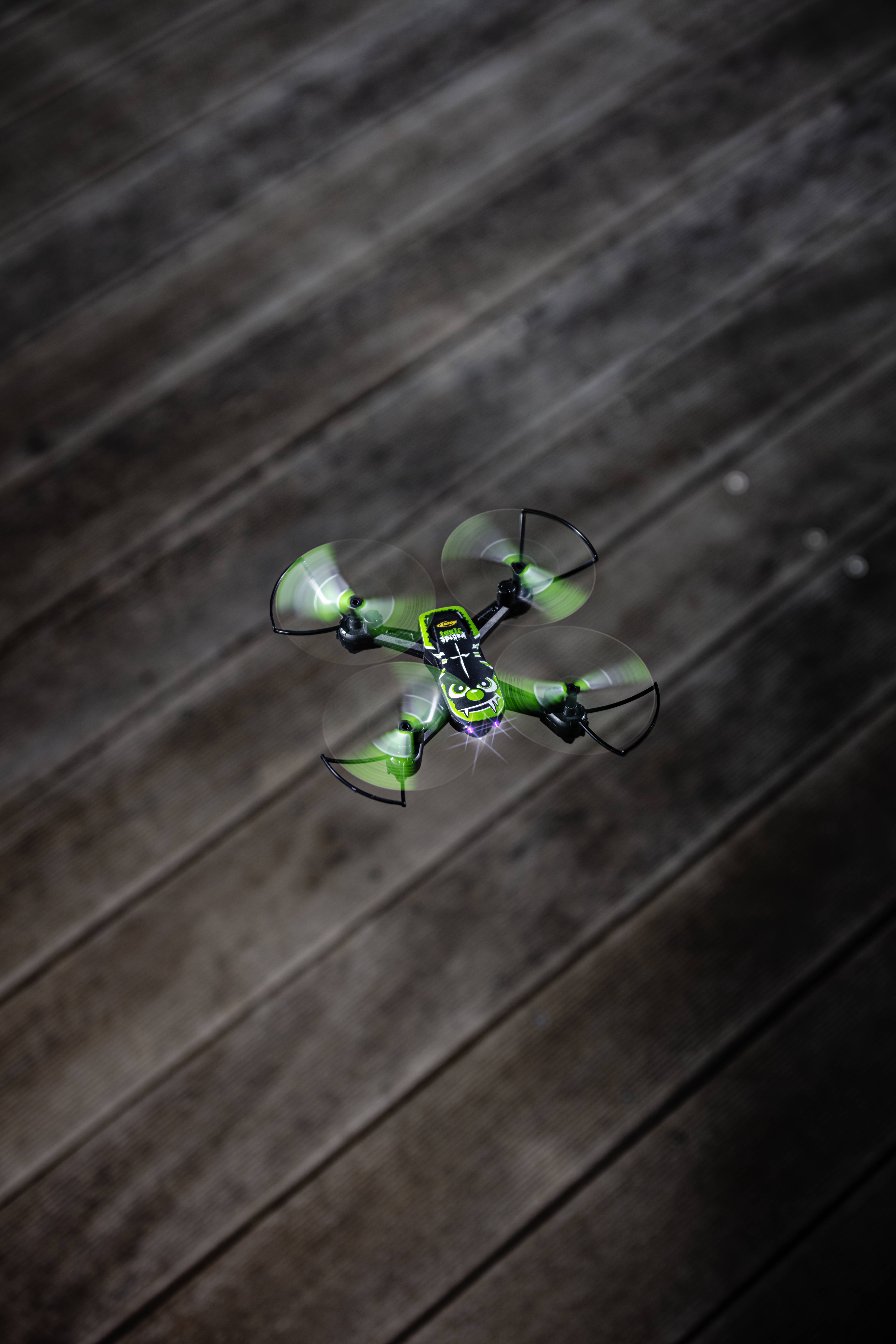 Carson Modellsport X4 Quadcopter Toxic Spider 2.0 Drone quadricoptère prêt à voler (RtF) débutant