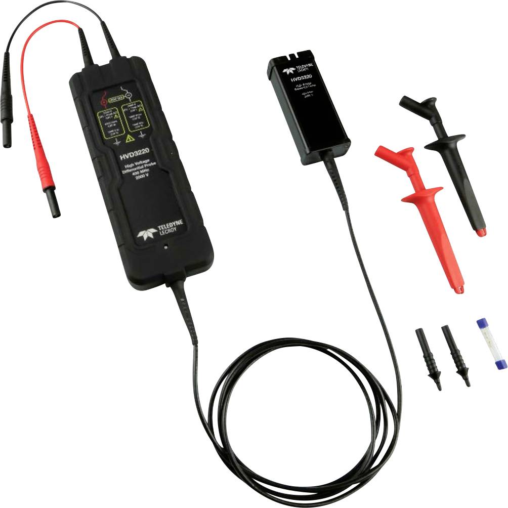 Appareil de mesure de tension avec sondes et câbles. Les accessoires sont rouges et noirs, adaptés aux tests et analyses électriques.