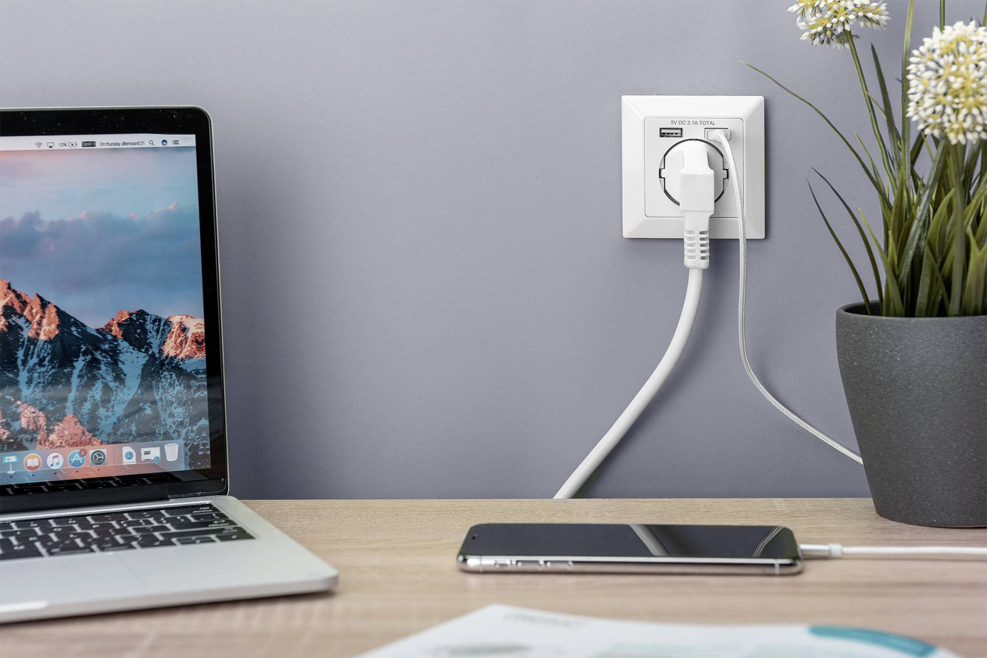 Digitus DA-70613 Prise de courant encastrable avec USB blanc