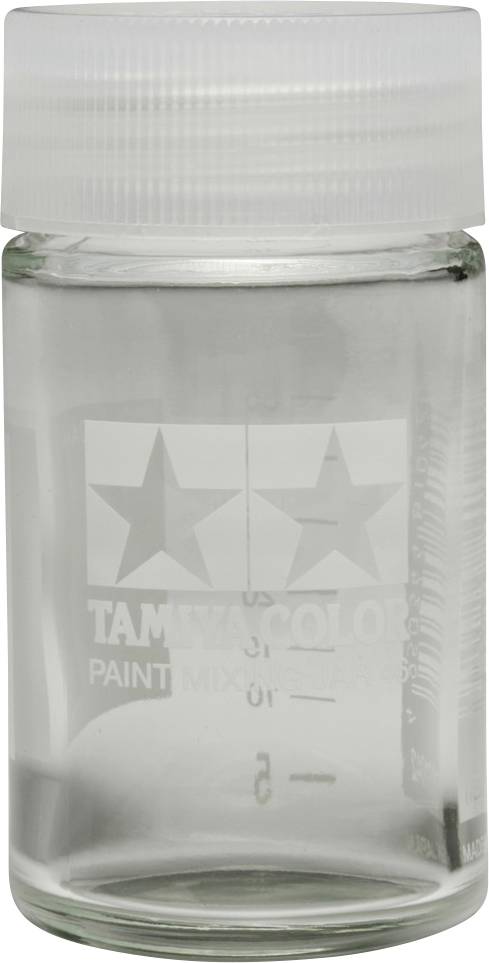 Un verre transparent avec des graduations et un bouchon à vis blanc. Conçu pour mélanger des couleurs. Fond neutre.