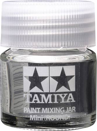Un pot de mélange de peinture Tamiya rond, transparent, avec un couvercle à vis blanc, portant un logo à deux étoiles.