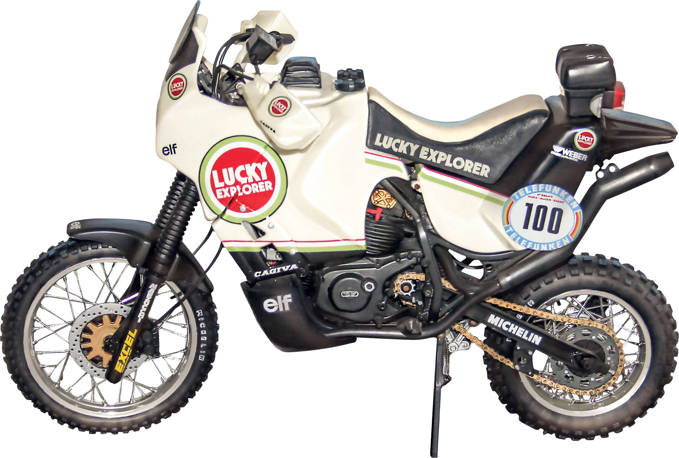 Une moto blanche portant l'inscription 'Lucky Explorer', au design robuste, avec des pneus tout-terrain et une plaque d'immatriculation visible '100'.