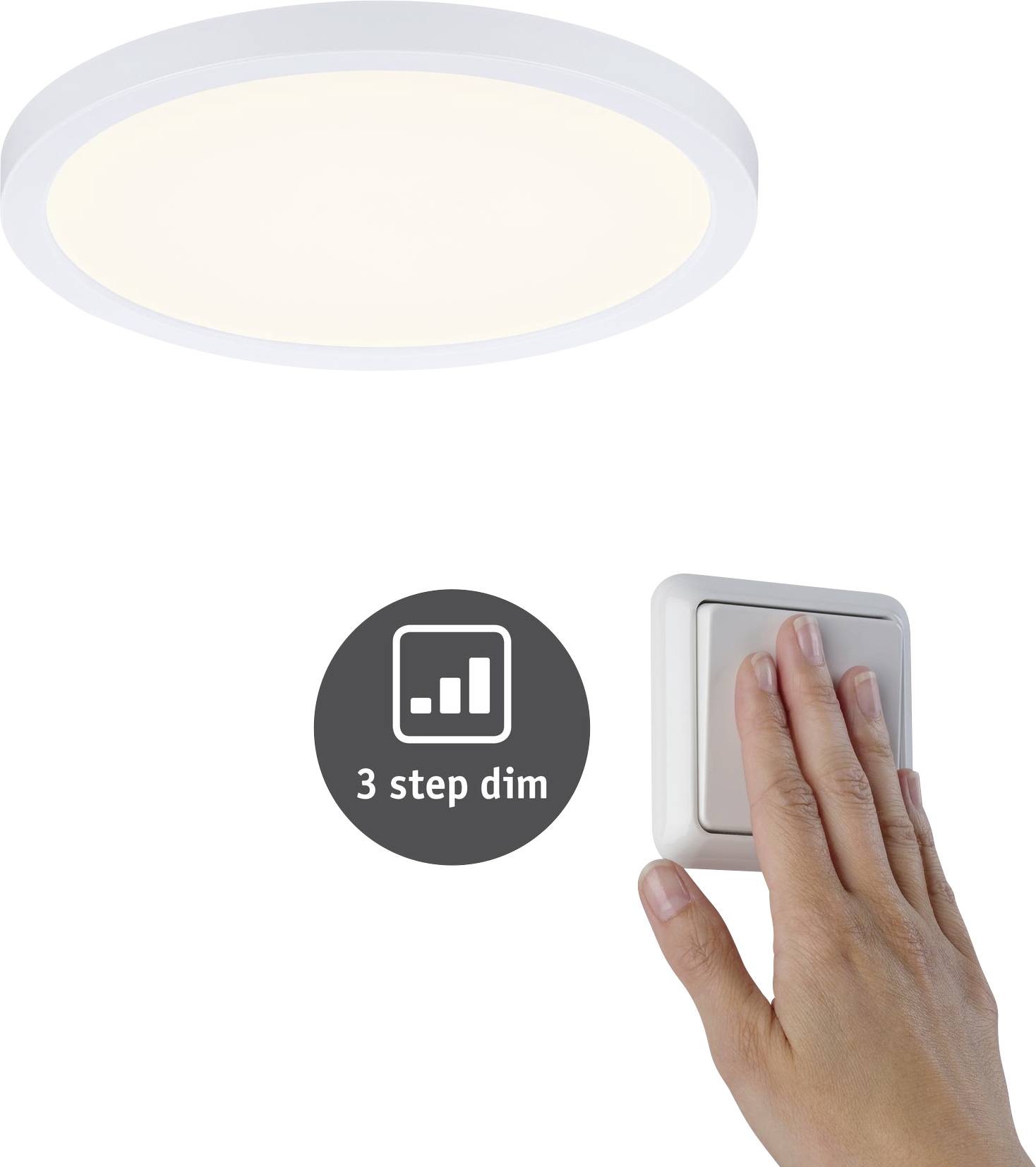Une main actionne l'interrupteur sous un plafonnier LED rond portant l'inscription « 3 step dim ».