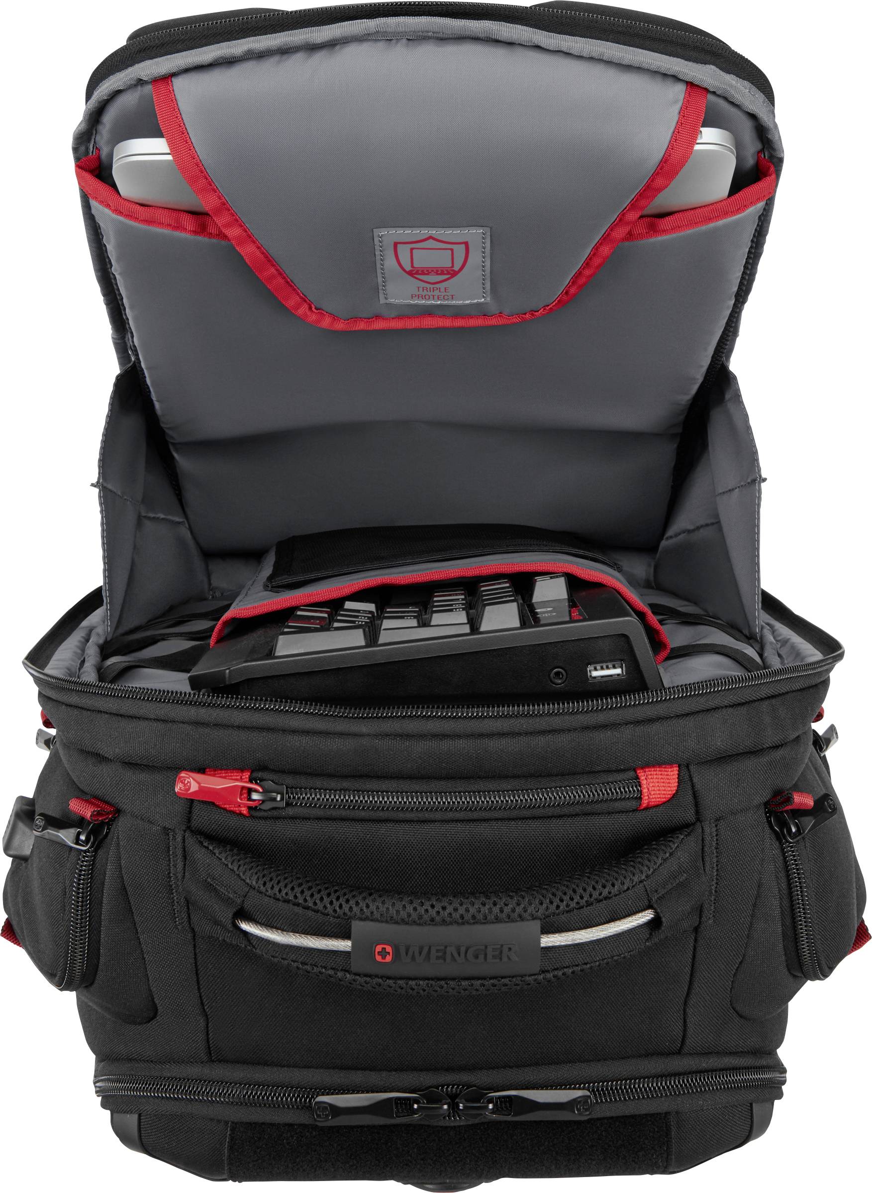 Un sac à dos pour ordinateur portable ouvert, noir et rouge, révèle un compartiment pour ordinateur portable et plusieurs poches contenant divers objets.