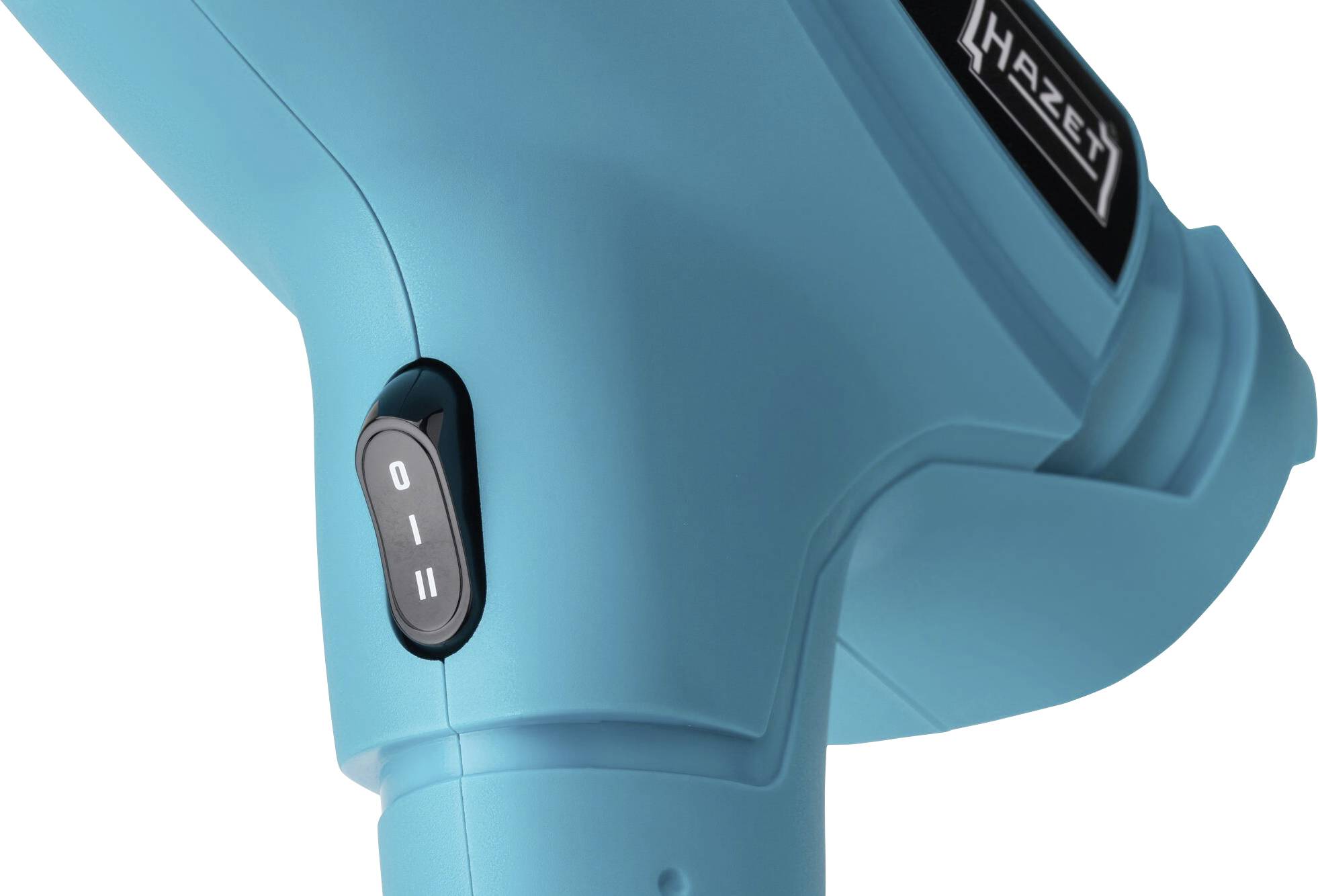 Gros plan d'un appareil électrique bleu avec un interrupteur affichant les positions '0' et 'II', et un logo du fabricant en haut.