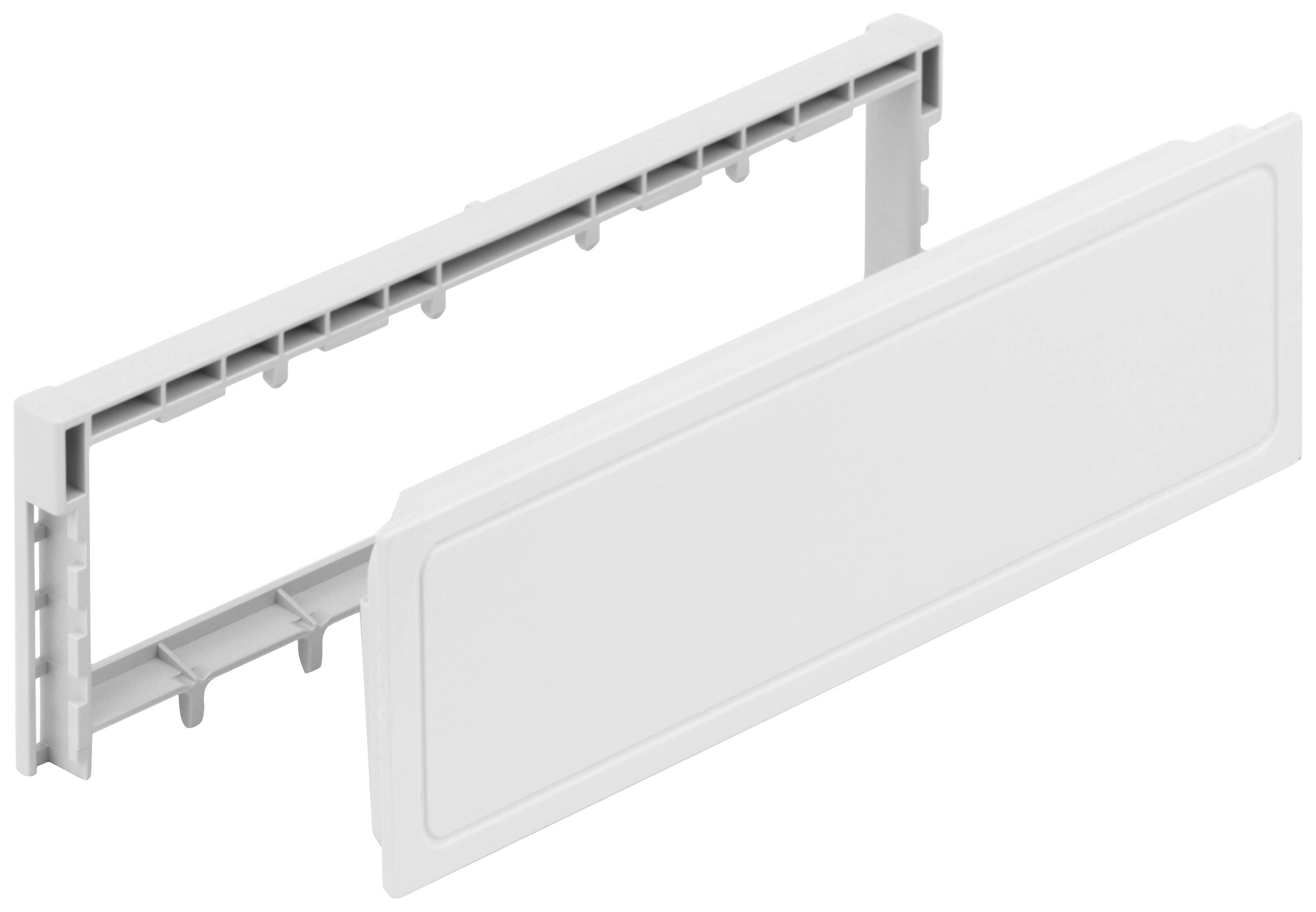 Un cadre rectangulaire gris avec un couvercle amovible, probablement une partie d'un système de ventilation ou de commutation.