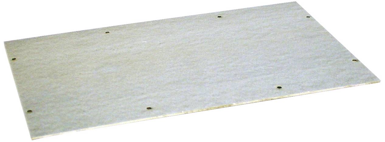 Plaque de fibrociment grise, rectangulaire et plate, percée de trous sur les bords, utilisée comme matériau de construction ou de toiture.