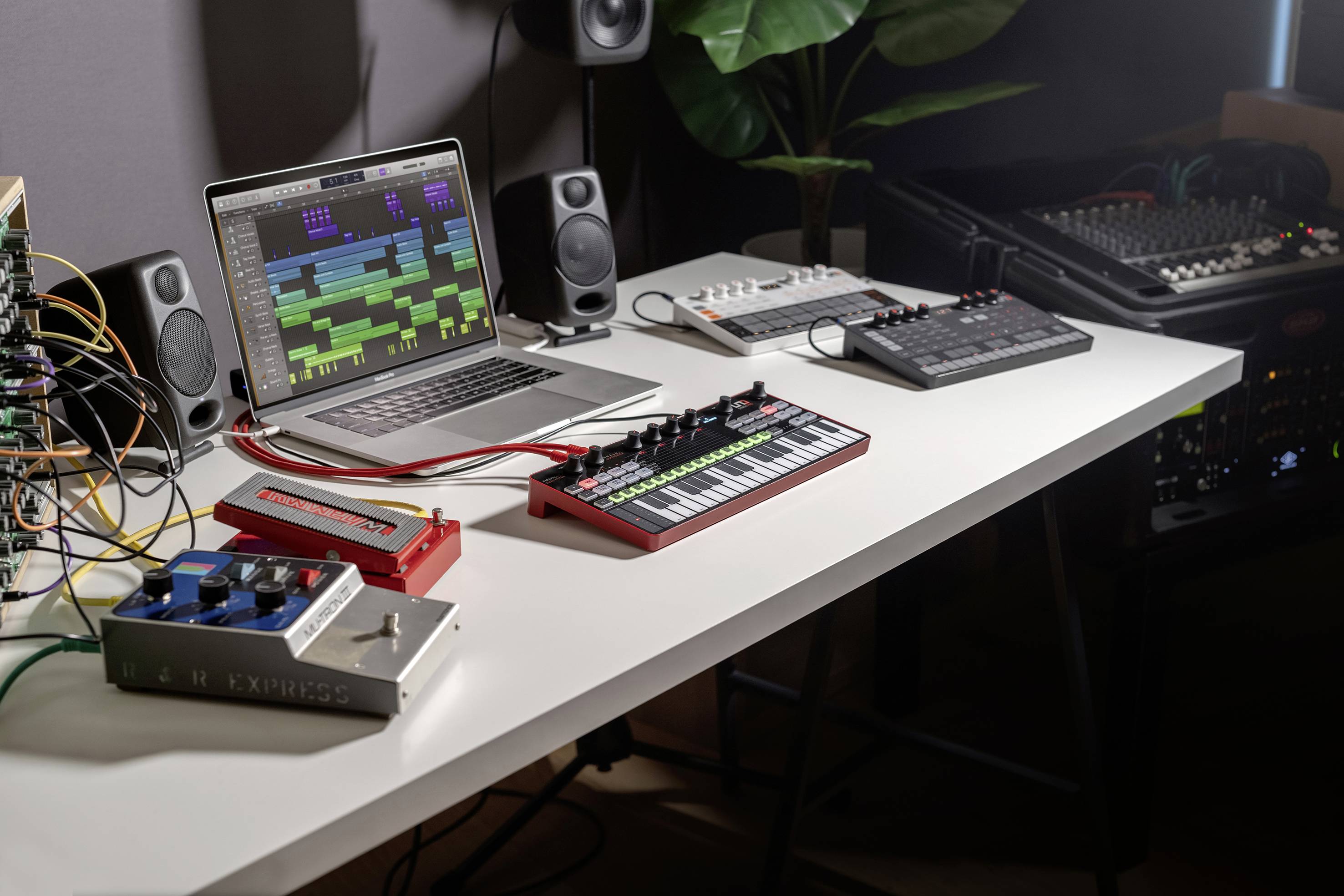 IK Multimedia UNO Synth Pro Desktop Synthétiseur