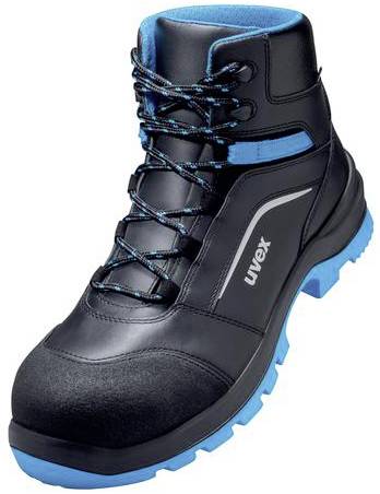 Chaussure de sécurité noire avec des détails bleus et le logo UVEX sur le côté. Semelle épaisse et système de laçage pour une stabilité et une protection optimales.