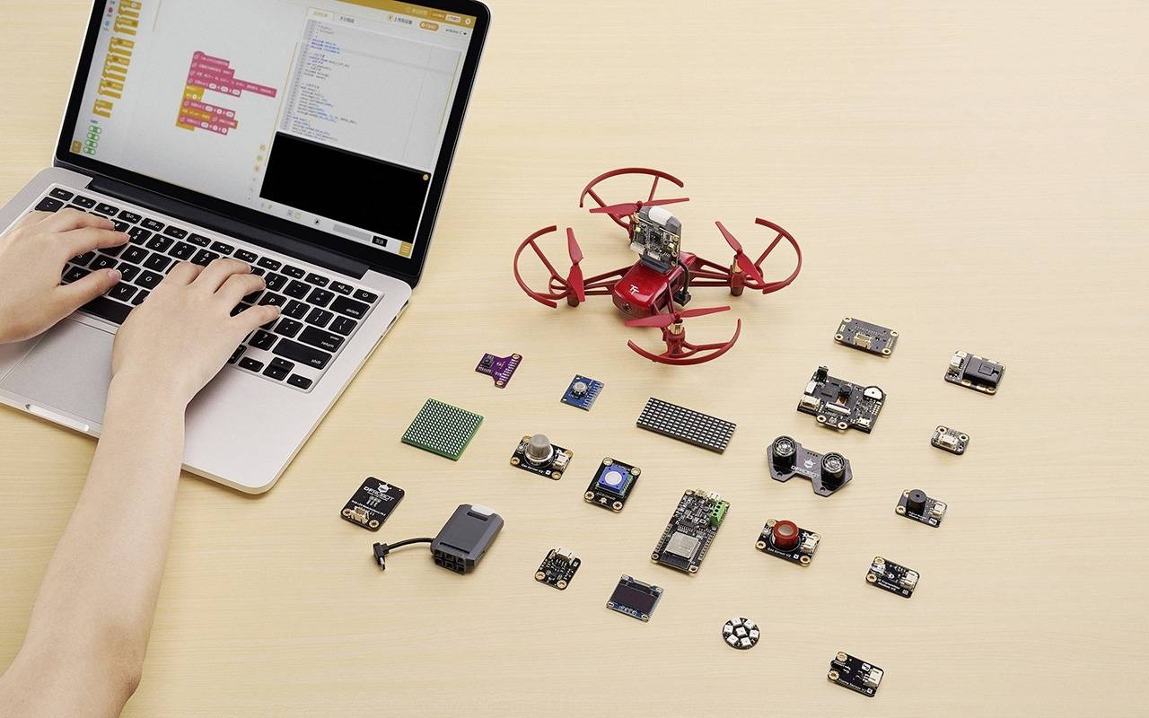 DJI RoboMaster Tello Talent Drone de formation débutant