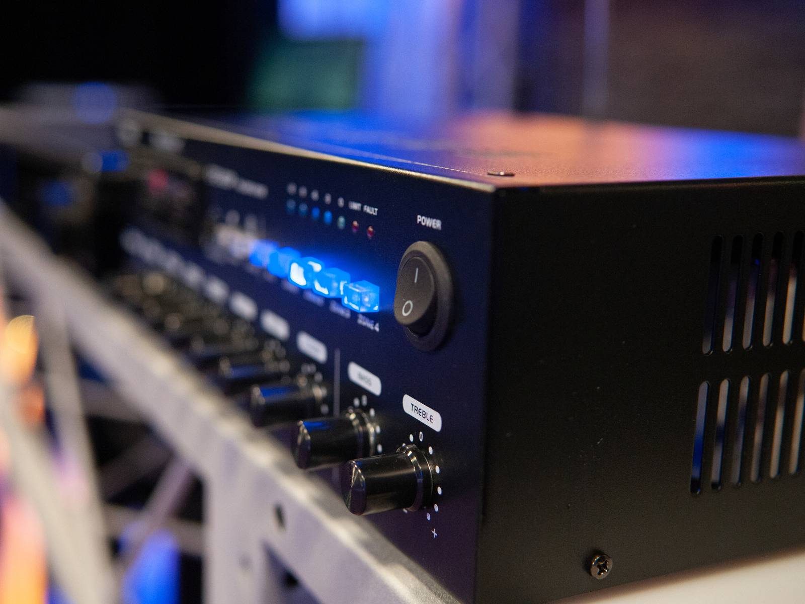 Omnitronic CPZ-120P ELA Amplificateur ELA 120 W 4 canaux 4 zones