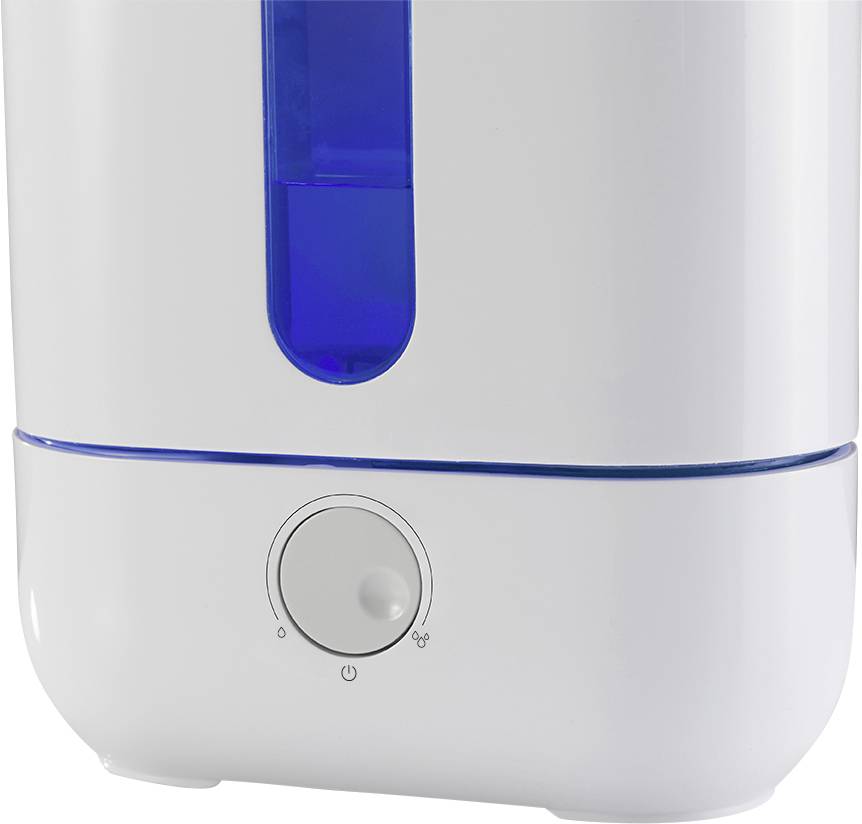 Un humidificateur blanc avec un réservoir d'eau bleu et un grand bouton de réglage à l'avant. L'appareil sert à améliorer l'humidité de l'air ambiant.