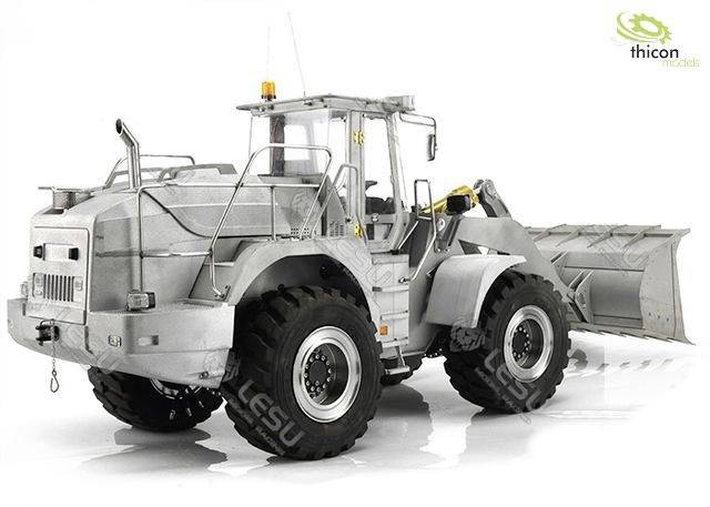 Un grand bulldozer avec des larges roues et une pelle, sur un fond blanc. En haut à gauche, le logo de 'thicon models'.