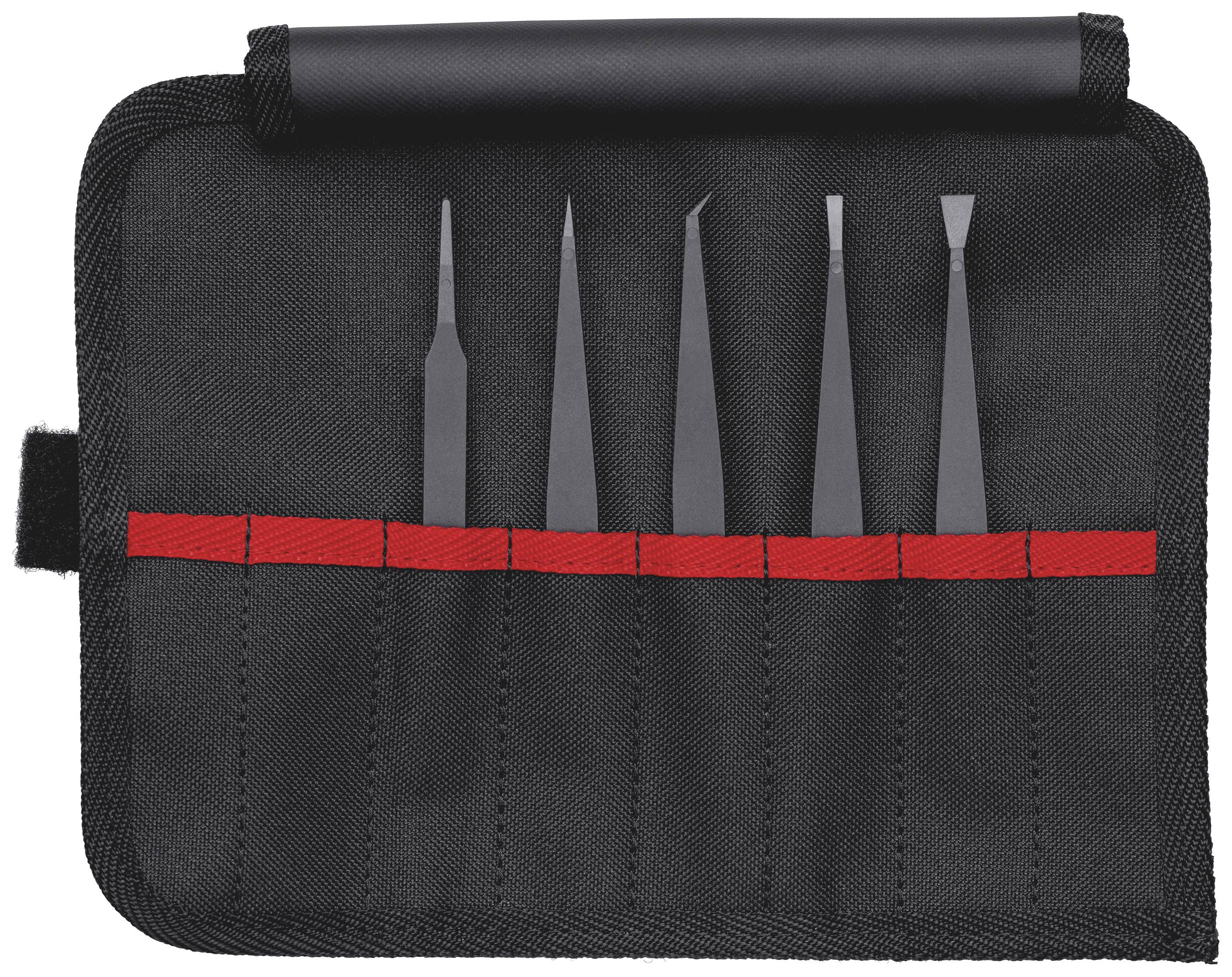 Un ensemble de cinq outils de précision dans un sac noir avec une bande rouge, utilisé pour des travaux techniques ou artisanaux.