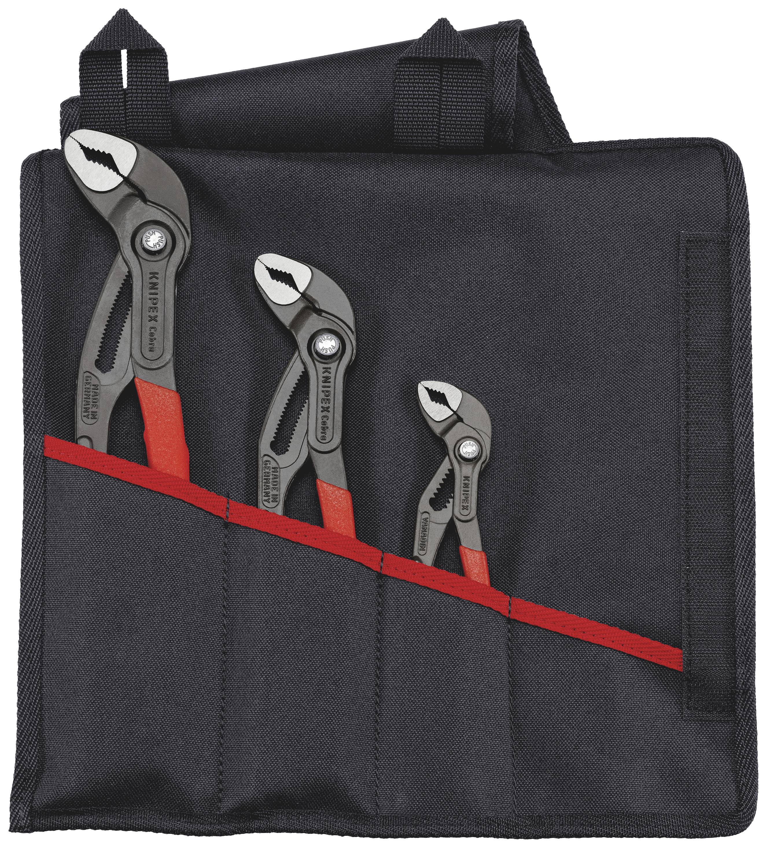 Trois pinces pour pompe à eau de différentes tailles dans un sac à outils noir avec des compartiments rouges.